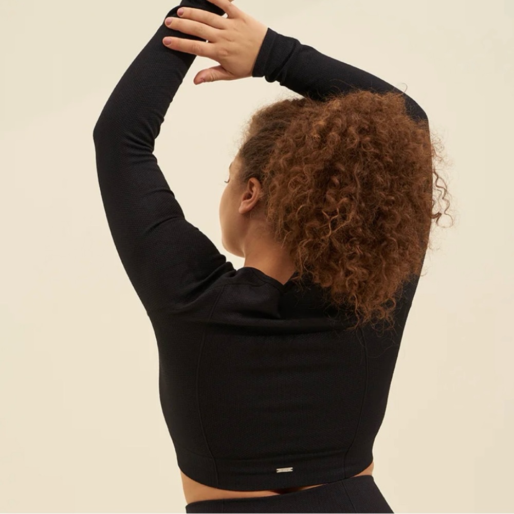 AIM’N (Australian) activewear, Black sculpting long sleeve bodycon crop top